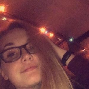 Meet your Posher, Destinee